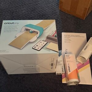 Cricut Joy Teal Cutting Machine with Smart Vinyl